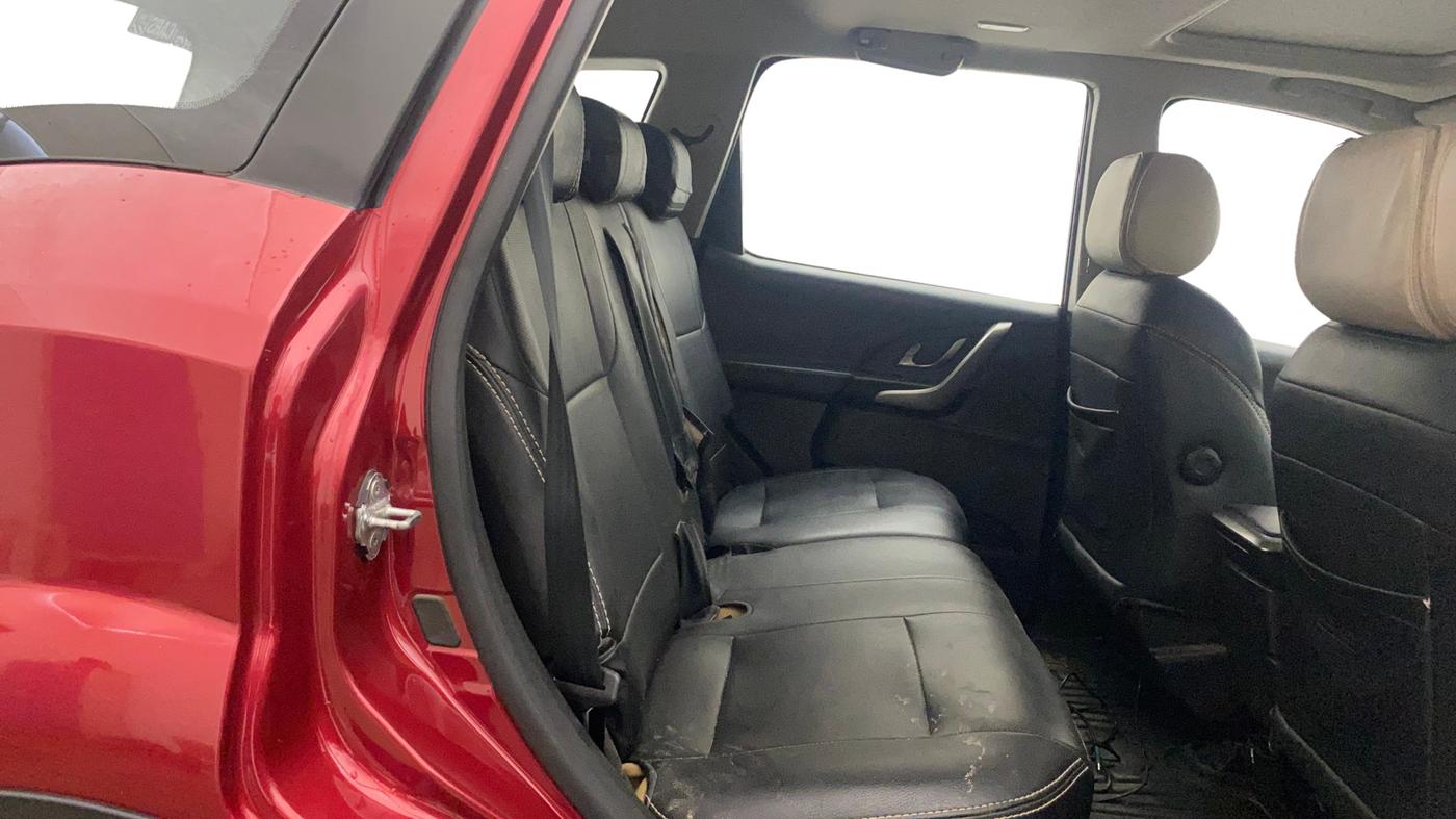 2019 Mahindra XUV500 W9 AT, Diesel, Automatic, 61,586 km, Right Side Rear Door Cabin