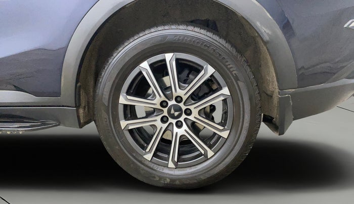 2024 Mahindra XUV700 AX 7 P AT 7 STR, Petrol, Automatic, 21,999 km, Left Rear Wheel