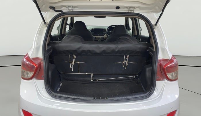 2016 Hyundai Grand i10 SPORTZ 1.2 KAPPA VTVT, Petrol, Manual, 94,743 km, Boot Open Zoomed View