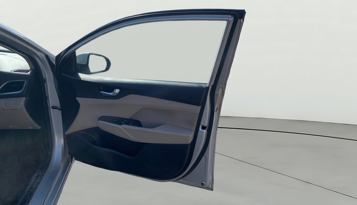 2018 Hyundai Verna 1.6 VTVT SX, Petrol, Manual, 50,759 km, RHS Front Door