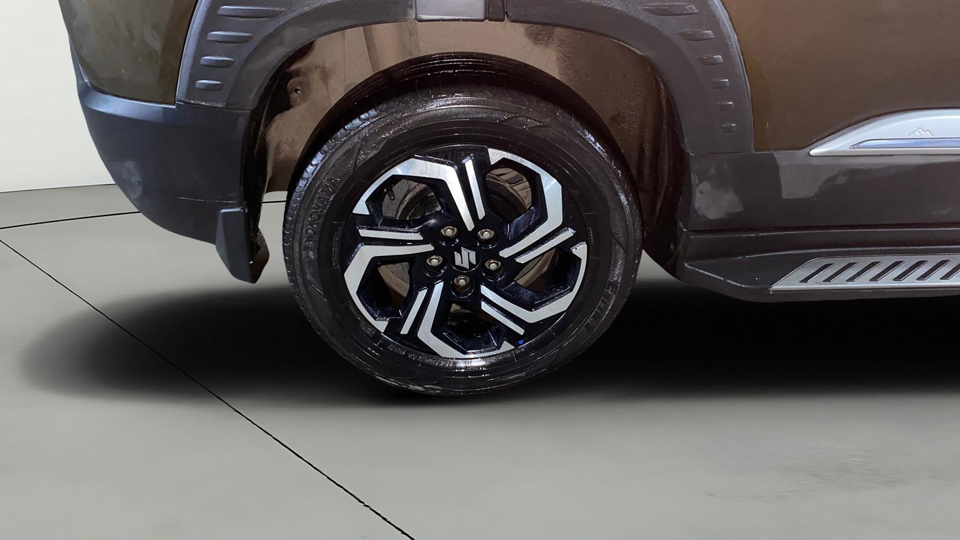 2024 Maruti BREZZA ZXI + AT SMART HYBRID DUAL TONE, Petrol, Automatic, 47,475 km, Right Rear Wheel