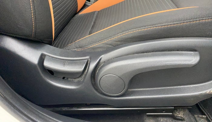 2017 Hyundai i20 Active 1.2 SX, Petrol, Manual, 58,311 km, Driver Side Adjustment Panel