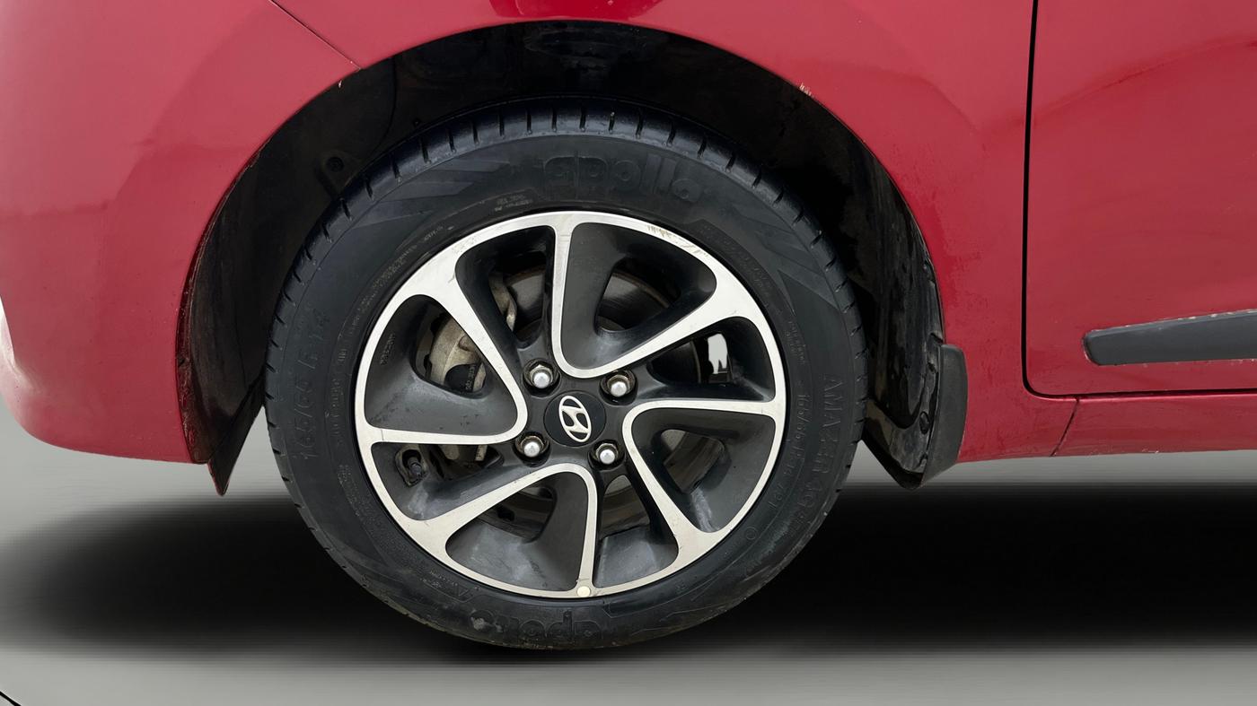 2017 Hyundai Grand i10 SPORTZ AT 1.2 KAPPA VTVT, Petrol, Automatic, 69,745 km, Left Front Wheel