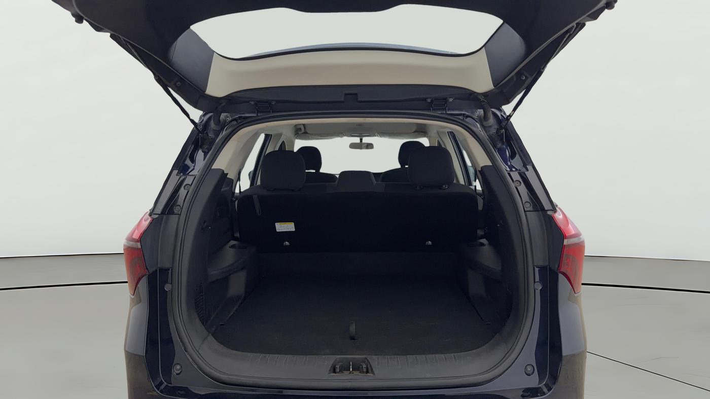 2023 Mahindra XUV700 MX P MT 5 STR, Petrol, Manual, 15,048 km, Boot Open Zoomed View