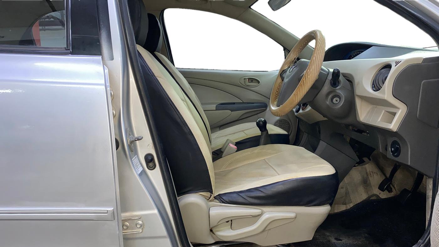 2013 Toyota Etios Liva G EXCLUSIVE, Petrol, Manual, 65,318 km, Right Side Front Door Cabin