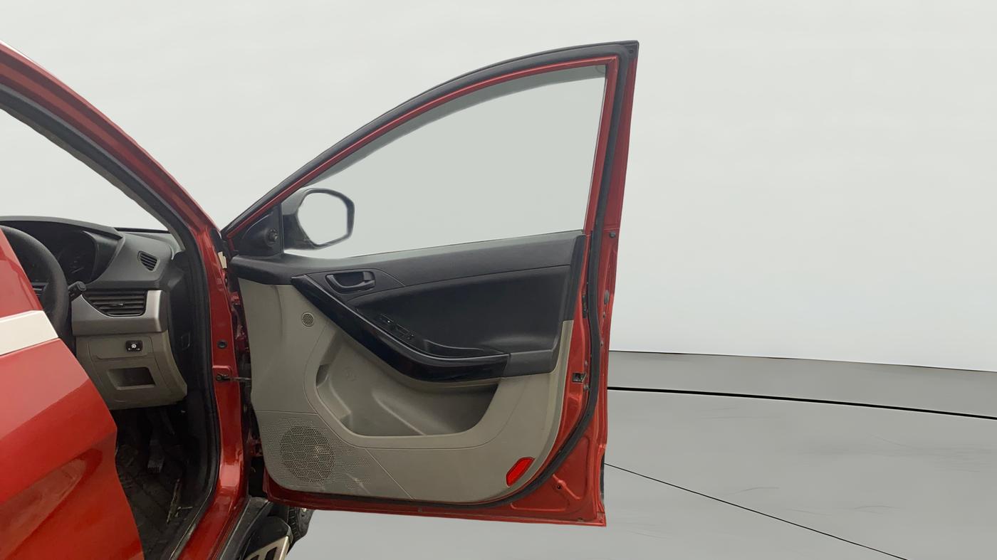 2018 Tata NEXON XM PETROL, CNG, Manual, 88,884 km, RHS Front Door