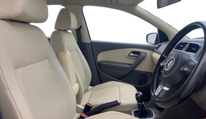 2014 Volkswagen Vento HIGHLINE 1.6 MPI, Petrol, Manual, 1,05,619 km, Right Side Front Door Cabin