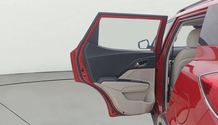 2022 Mahindra XUV300 W8 (O) 1.2 PETROL AMT, Petrol, Automatic, 22,868 km, LHS Rear Door