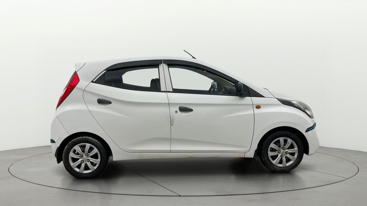 2013 Hyundai Eon MAGNA +, Petrol, Manual, 83,349 km, Right Side View