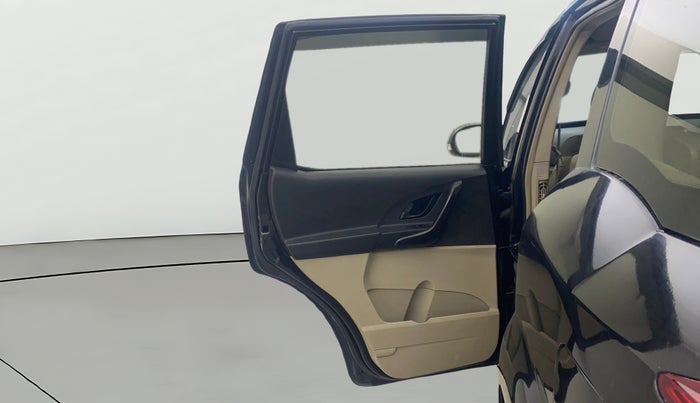 2016 Mahindra XUV500 W4, Diesel, Manual, 1,39,463 km, LHS Rear Door