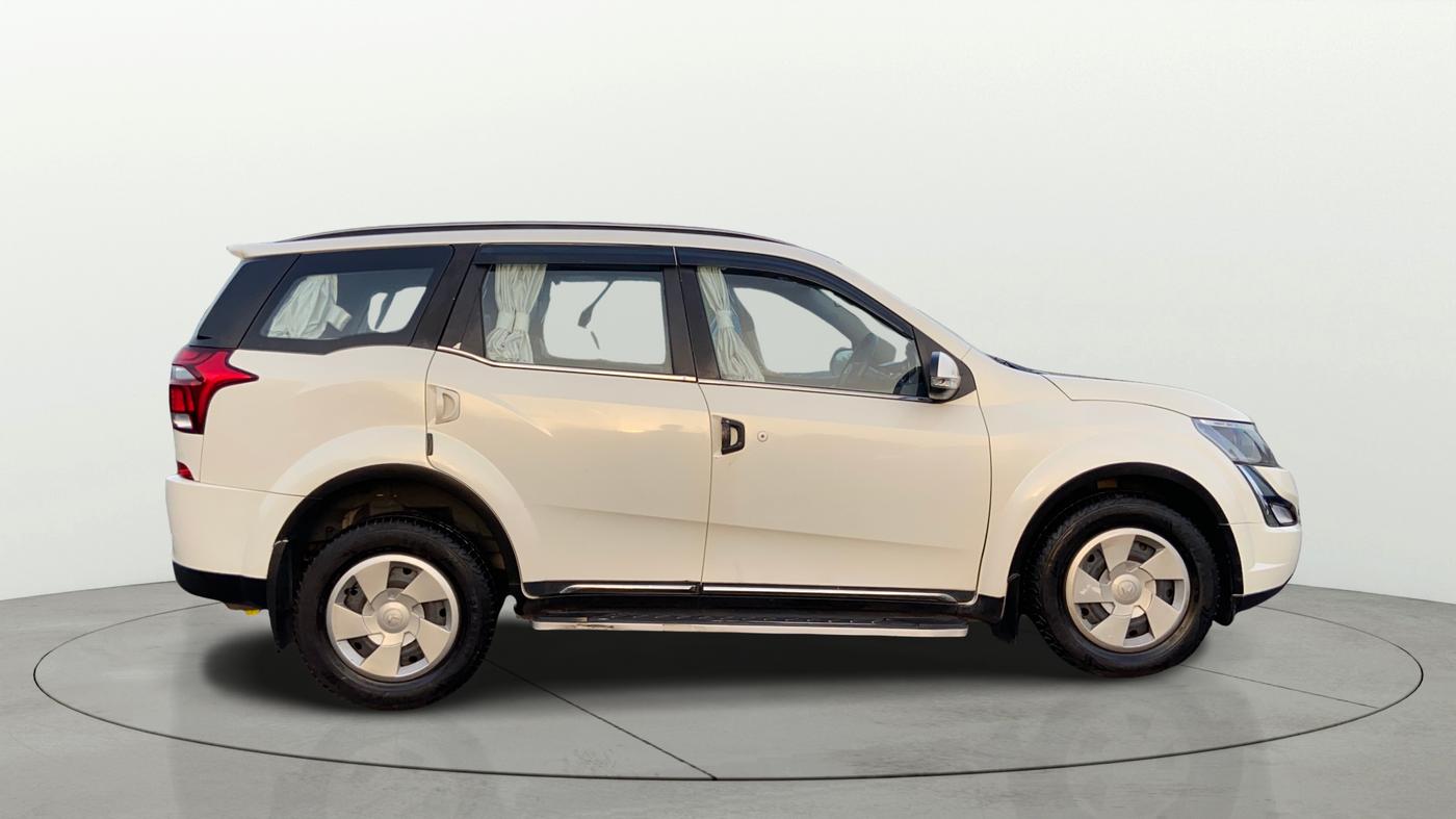 2018 Mahindra XUV500 W11 AT, Diesel, Automatic, 1,03,801 km, Right Side View