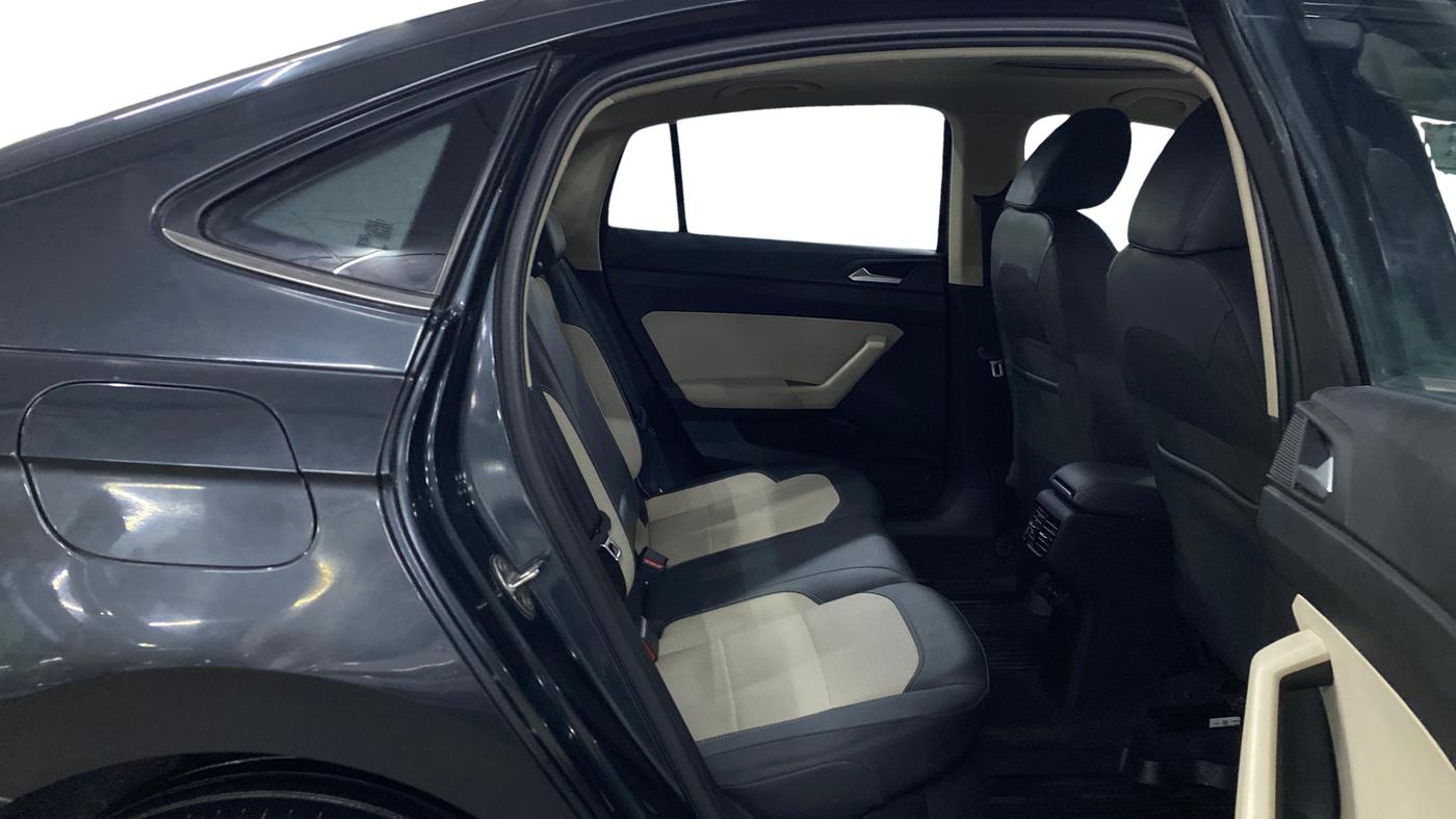2024 Volkswagen VIRTUS TOPLINE TSI 1.0 AT, Petrol, Automatic, 53,700 km, Right Side Rear Door Cabin