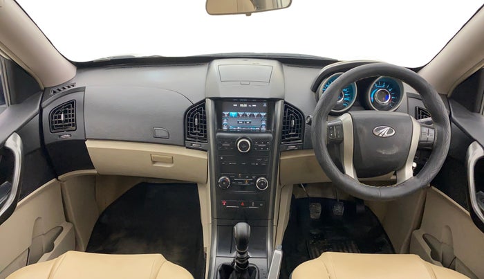 2017 Mahindra XUV500 W6, Diesel, Manual, 1,49,587 km, Dashboard