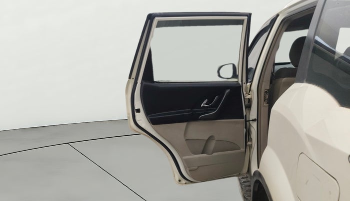 2015 Mahindra XUV500 W8, Diesel, Manual, 1,14,318 km, LHS Rear Door