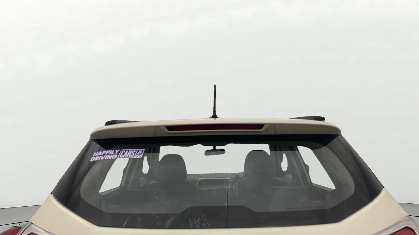 2020 Mahindra XUV300 W6 1.2 PETROL, Petrol, Manual, 1,23,203 km, Rear Windshield