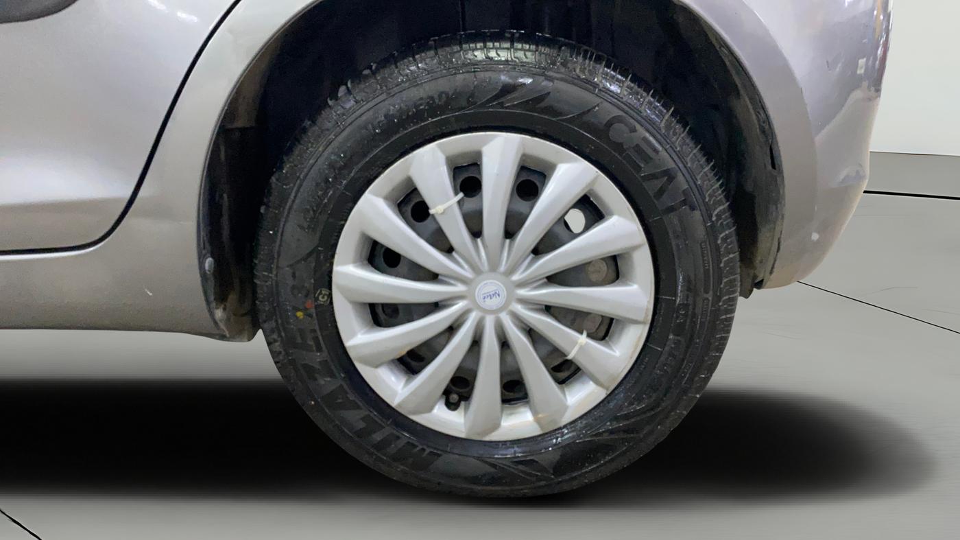 2017 Maruti Swift VXI O, CNG, Manual, 1,20,150 km, Left Rear Wheel