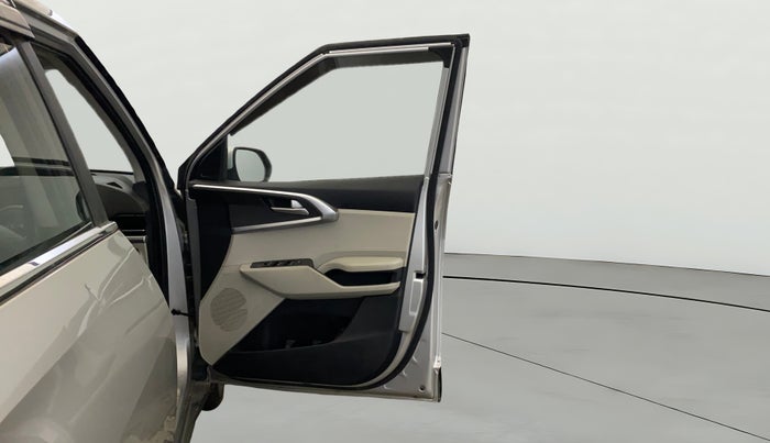 2022 KIA CARENS PRESTIGE 1.4 PETROL 7 STR, Petrol, Manual, 30,835 km, RHS Front Door