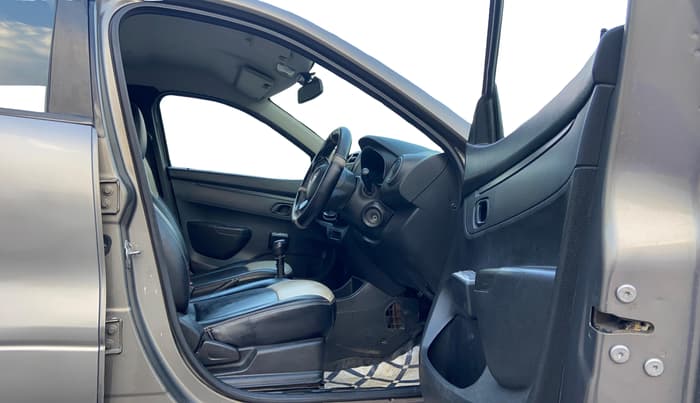 2017 Renault Kwid RXL, Petrol, Manual, 64,738 km, Right Side Front Door Cabin