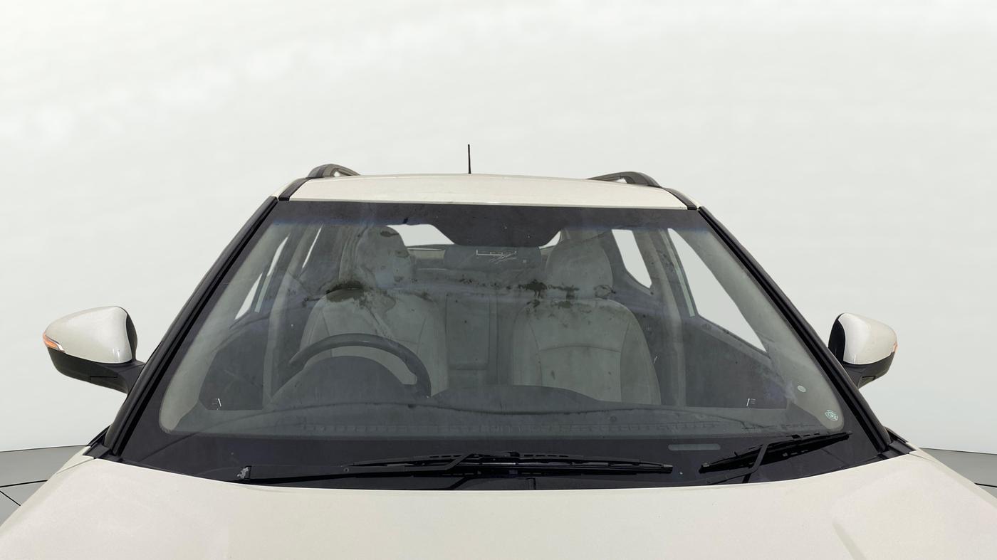 2022 Mahindra XUV300 W8 (O) 1.5 DIESEL, Diesel, Manual, 1,47,204 km, Front Windshield