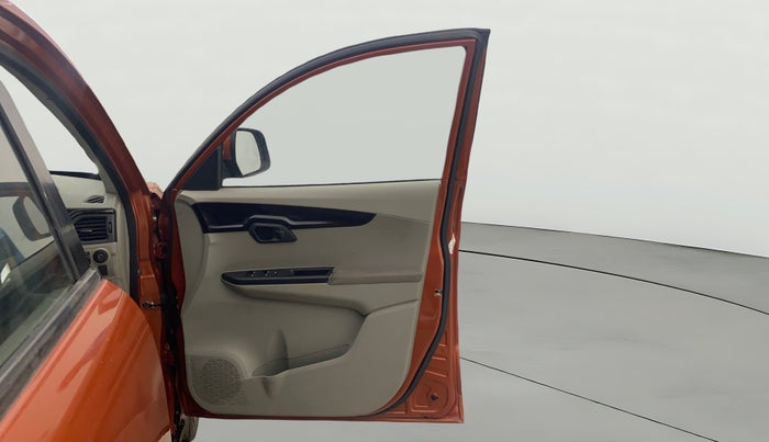 2016 Mahindra Kuv100 K6 6 STR, Petrol, Manual, 34,715 km, RHS Front Door