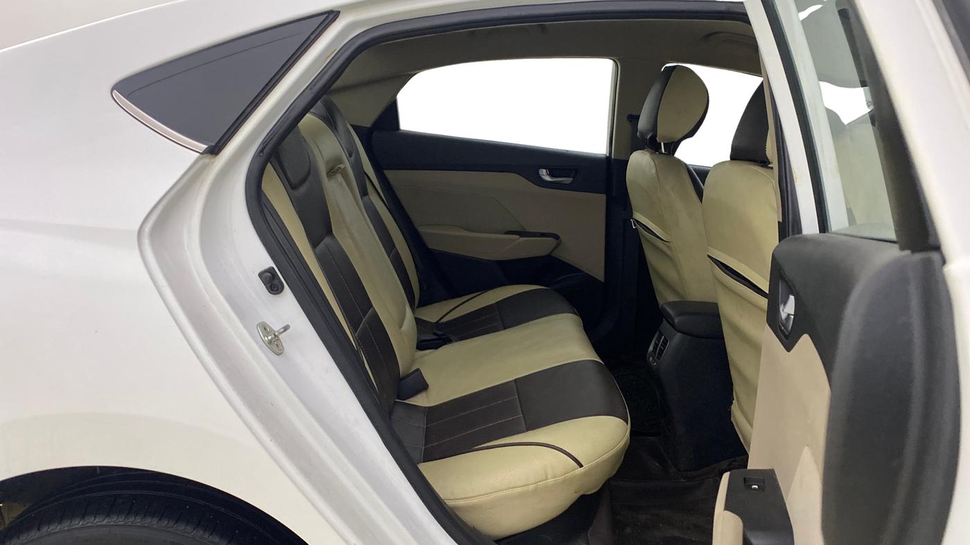 2017 Hyundai Verna 1.6 EX PETROL, Petrol, Manual, 31,919 km, Right Side Rear Door Cabin