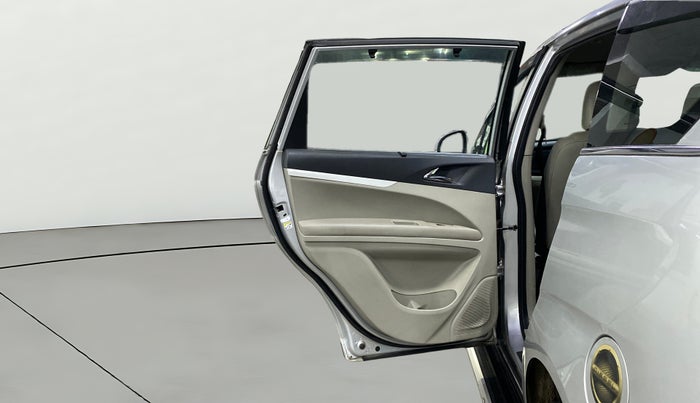 2019 Mahindra MARAZZO M8 8 STR, Diesel, Manual, 30,475 km, LHS Rear Door