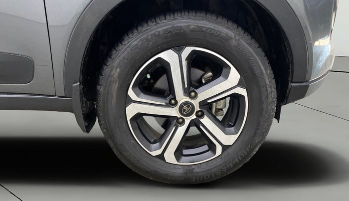 2023 Tata NEXON XZA PLUS PETROL, Petrol, Automatic, 27,603 km, Right Front Wheel