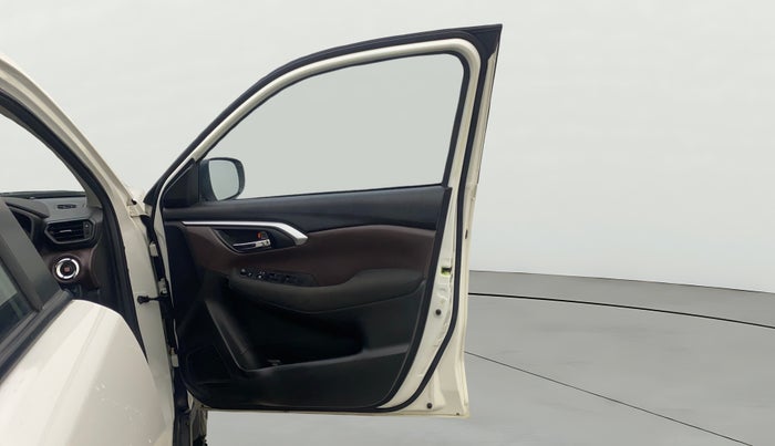 2023 Maruti Grand Vitara DELTA SMART HYBRID AT, Petrol, Automatic, 27,347 km, RHS Front Door