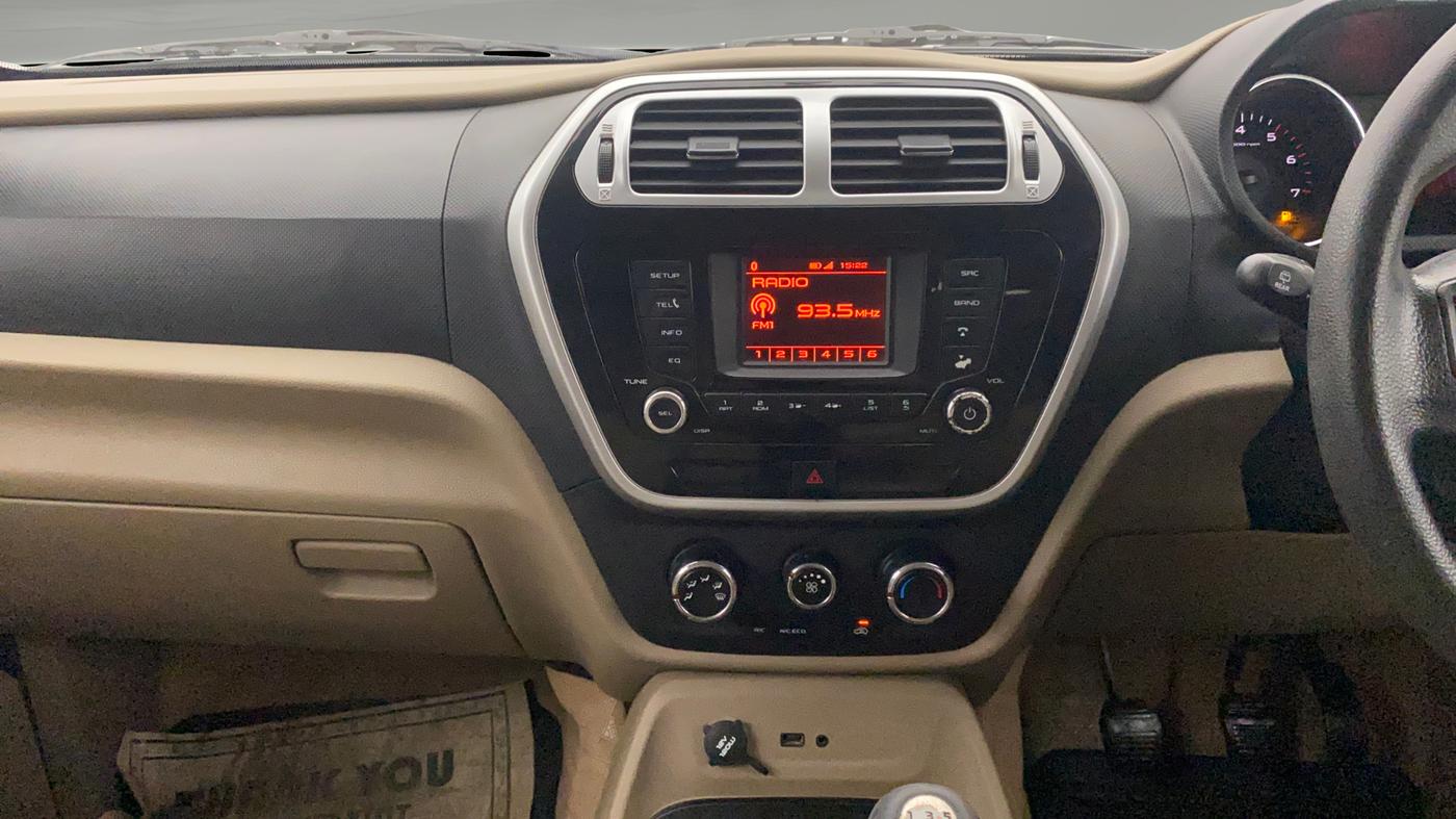 2015 Mahindra TUV300 T8, Diesel, Manual, 51,720 km, Air Conditioner
