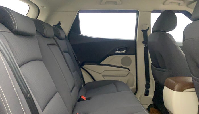 2021 Mahindra XUV300 W8 1.2 PETROL, Petrol, Manual, 20,674 km, Right Side Rear Door Cabin