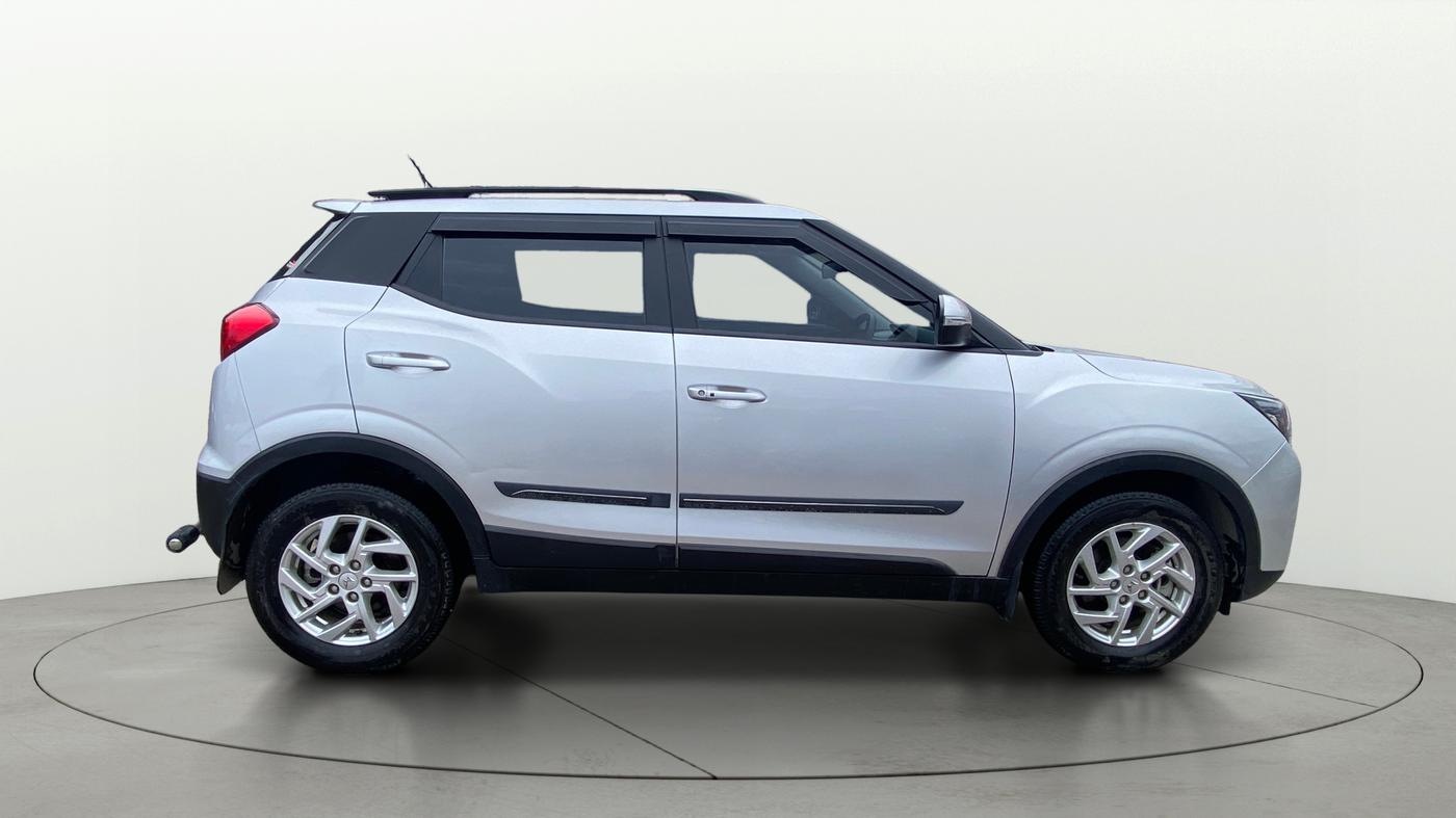 2022 Mahindra XUV300 W8 1.2 PETROL, Petrol, Manual, 15,635 km, Right Side View