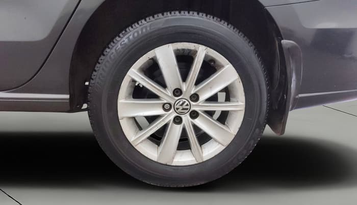 2015 Volkswagen Vento HIGHLINE 1.5 AT, Diesel, Automatic, 1,43,813 km, Left Rear Wheel