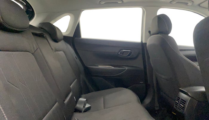 2022 Hyundai NEW I20 ASTA (O) 1.2 MT, Petrol, Manual, 27,538 km, Right Side Rear Door Cabin
