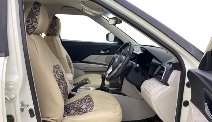 2020 Mahindra XUV300 W8 1.5 DIESEL, Diesel, Manual, 1,04,864 km, Right Side Front Door Cabin