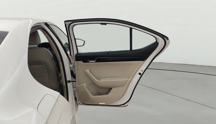 2016 Skoda Superb L&K 1.8 TSI AT, Petrol, Automatic, 44,516 km, RHS Rear Door