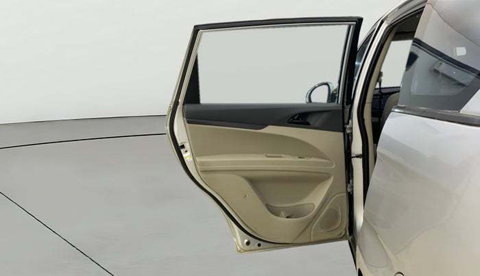 2018 Mahindra MARAZZO M4 8 STR, Diesel, Manual, 84,331 km, LHS Rear Door