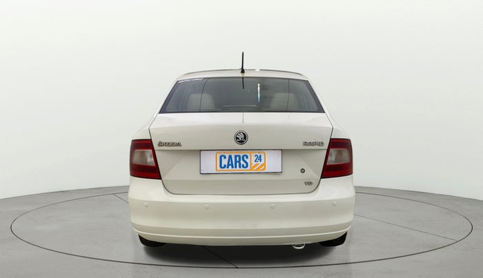 2013 Skoda Rapid AMBITION 1.6 TDI CR MT PLUS ALLOY, Diesel, Manual, 1,19,608 km, Back/Rear