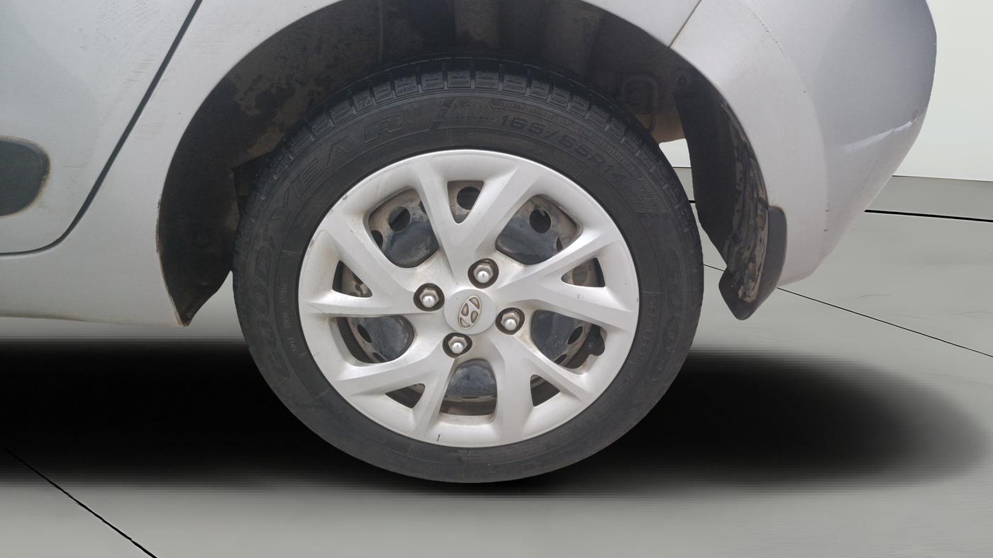 2019 Hyundai Grand i10 SPORTZ 1.2 KAPPA VTVT, Petrol, Manual, 30,228 km, Left Rear Wheel