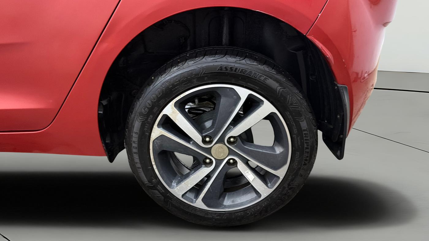 2022 Tata ALTROZ XZA PLUS, Petrol, Automatic, 49,745 km, Left Rear Wheel