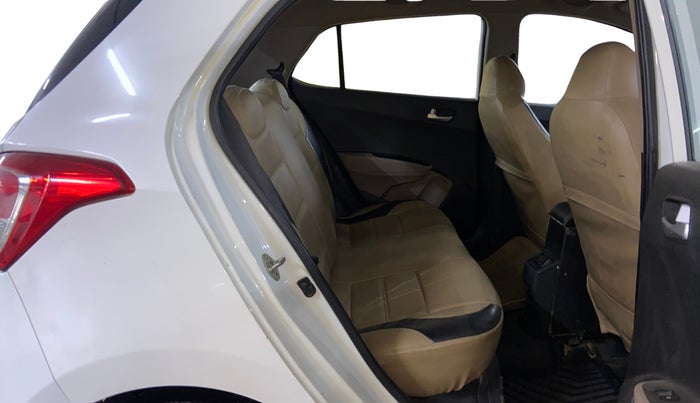 2018 Hyundai Grand i10 SPORTZ 1.2 KAPPA VTVT, CNG, Manual, 44,362 km, Right Side Rear Door Cabin