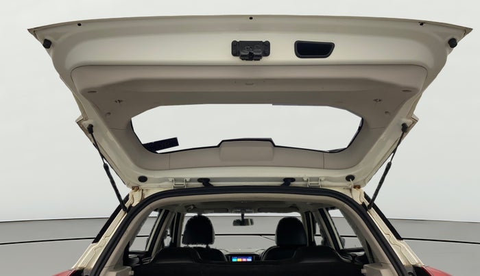 2022 Mahindra XUV300 W6 1.2 PETROL, Petrol, Manual, 41,291 km, Boot Door Open