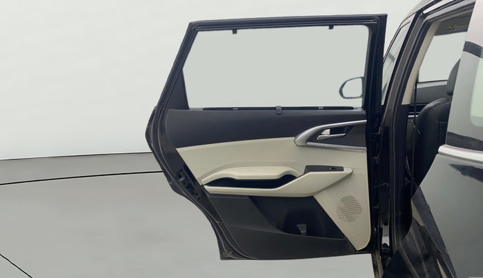 2022 KIA CARENS PRESTIGE PLUS 1.4 PETROL 7 STR, Petrol, Manual, 37,844 km, LHS Rear Door