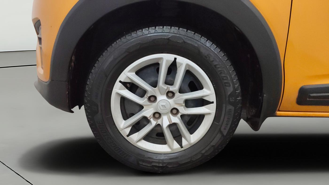 2019 Renault TRIBER RXT, Petrol, Manual, 70,698 km, Left Front Wheel