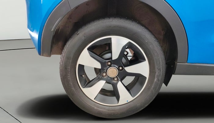 2018 Tata NEXON XZ PLUS DIESEL DUAL TONE, Diesel, Manual, 68,843 km, Right Rear Wheel