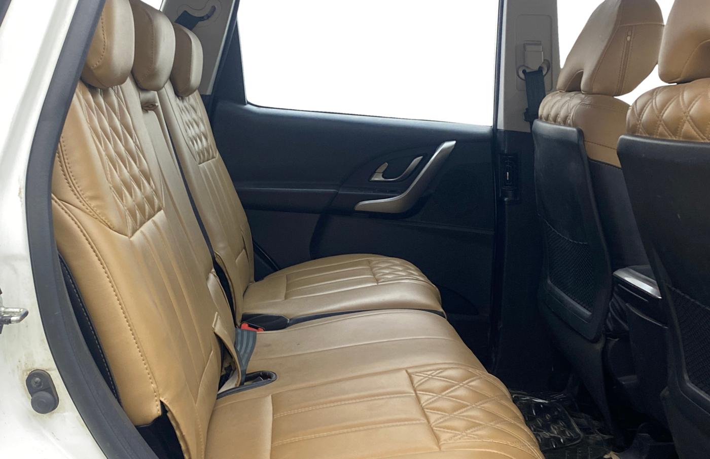 2020 Mahindra XUV500 W7, Diesel, Manual, 44,835 km, Right Side Rear Door Cabin