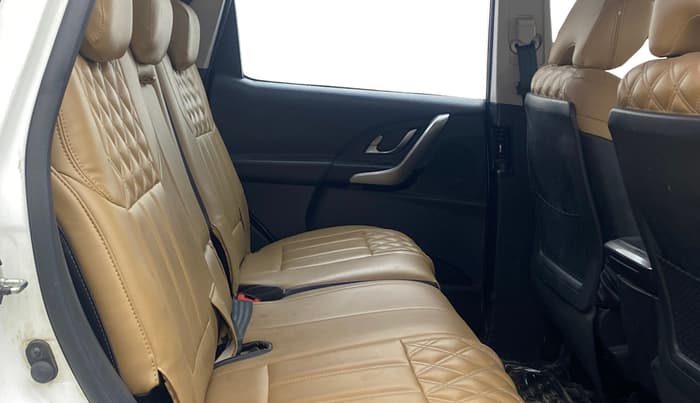 2020 Mahindra XUV500 W7, Diesel, Manual, 44,835 km, Right Side Rear Door Cabin