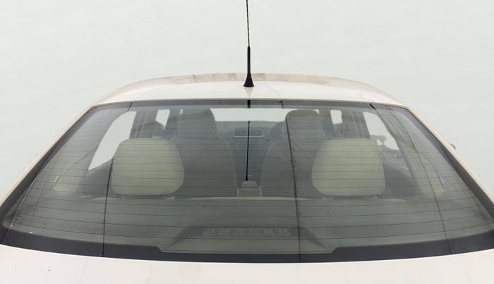 2013 Volkswagen Vento HIGHLINE 1.6 MPI, Petrol, Manual, 1,25,412 km, Rear Windshield