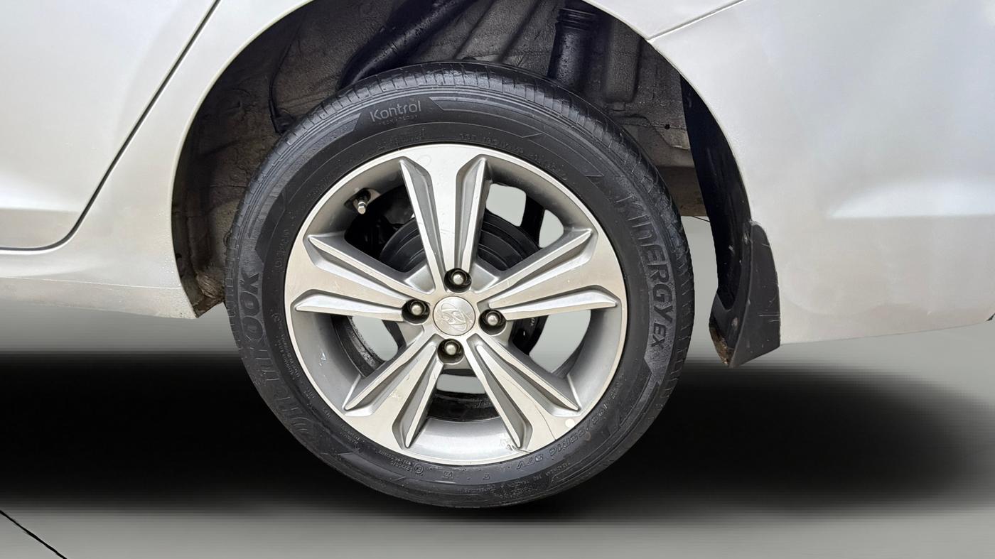 2017 Hyundai Verna 1.6 VTVT SX, Petrol, Manual, 77,875 km, Left Rear Wheel