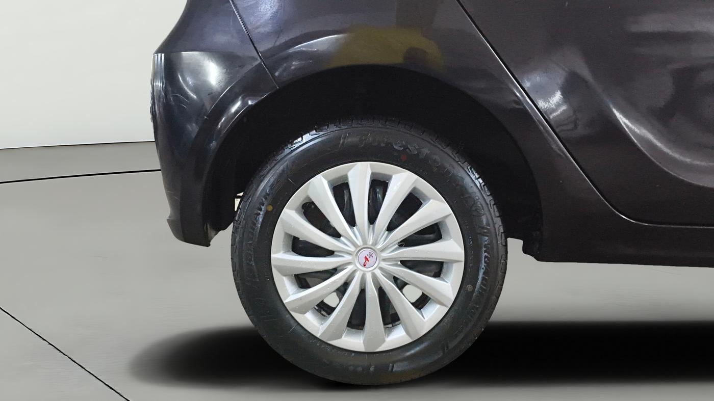2023 Tata Tiago XZ PLUS CNG, CNG, Manual, 37,636 km, Right Rear Wheel