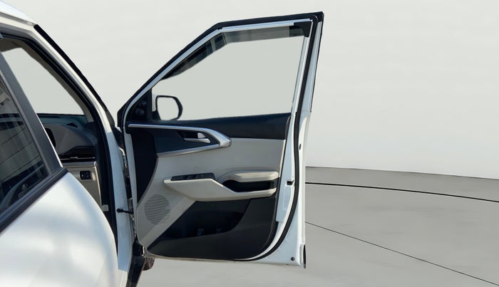 2022 KIA CARENS PREMIUM 1.4 PETROL 7 STR, Petrol, Manual, 67,834 km, RHS Front Door